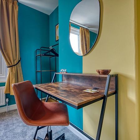 2 Bedrooms Modern, Stunning & Stylish Contractor House, Prime Portsmouth Location With Free Parking Permit, Summer Special Offer!! - By Blue Puffin Stays ภายนอก รูปภาพ