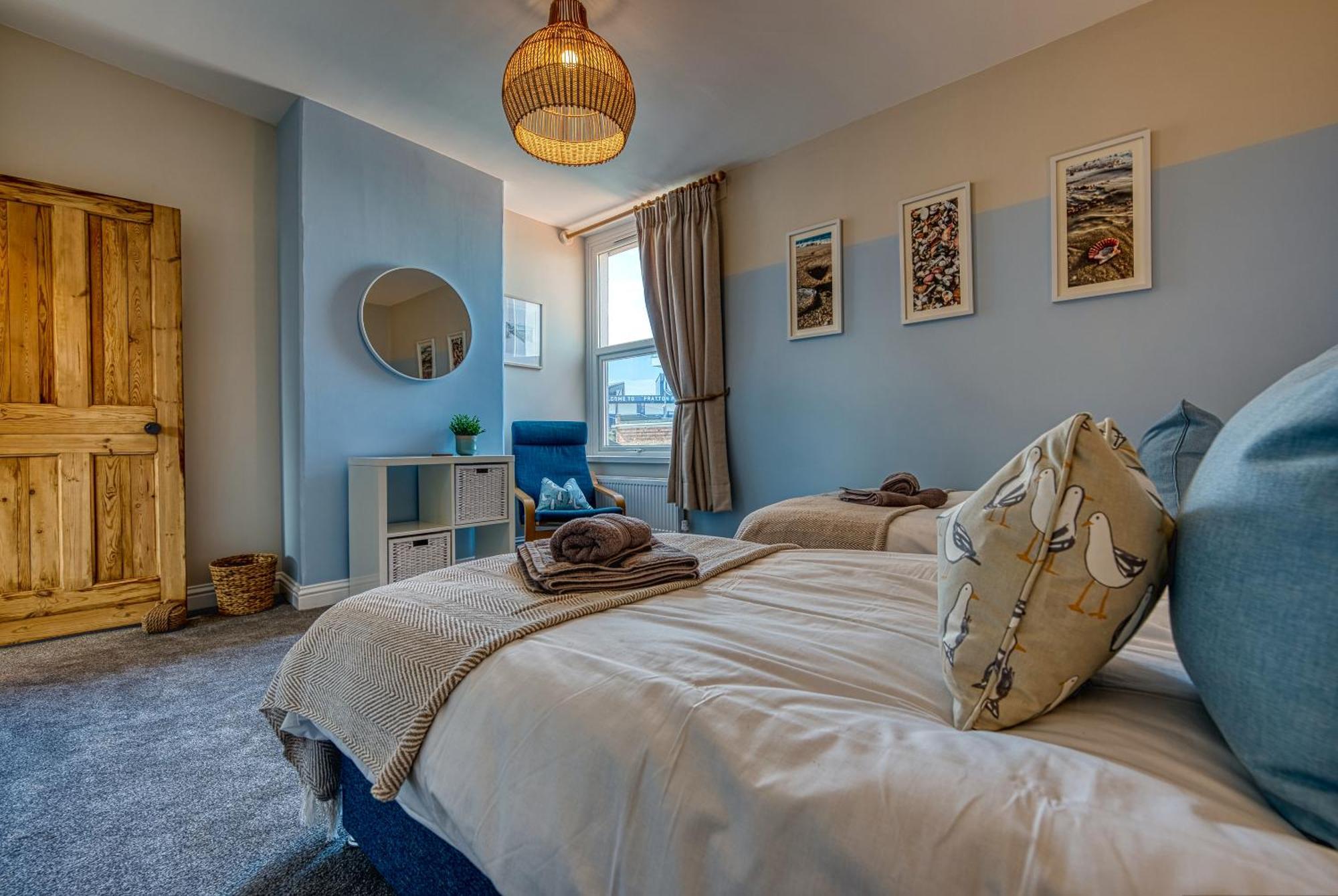 2 Bedrooms Modern, Stunning & Stylish Contractor House, Prime Portsmouth Location With Free Parking Permit, Summer Special Offer!! - By Blue Puffin Stays ภายนอก รูปภาพ
