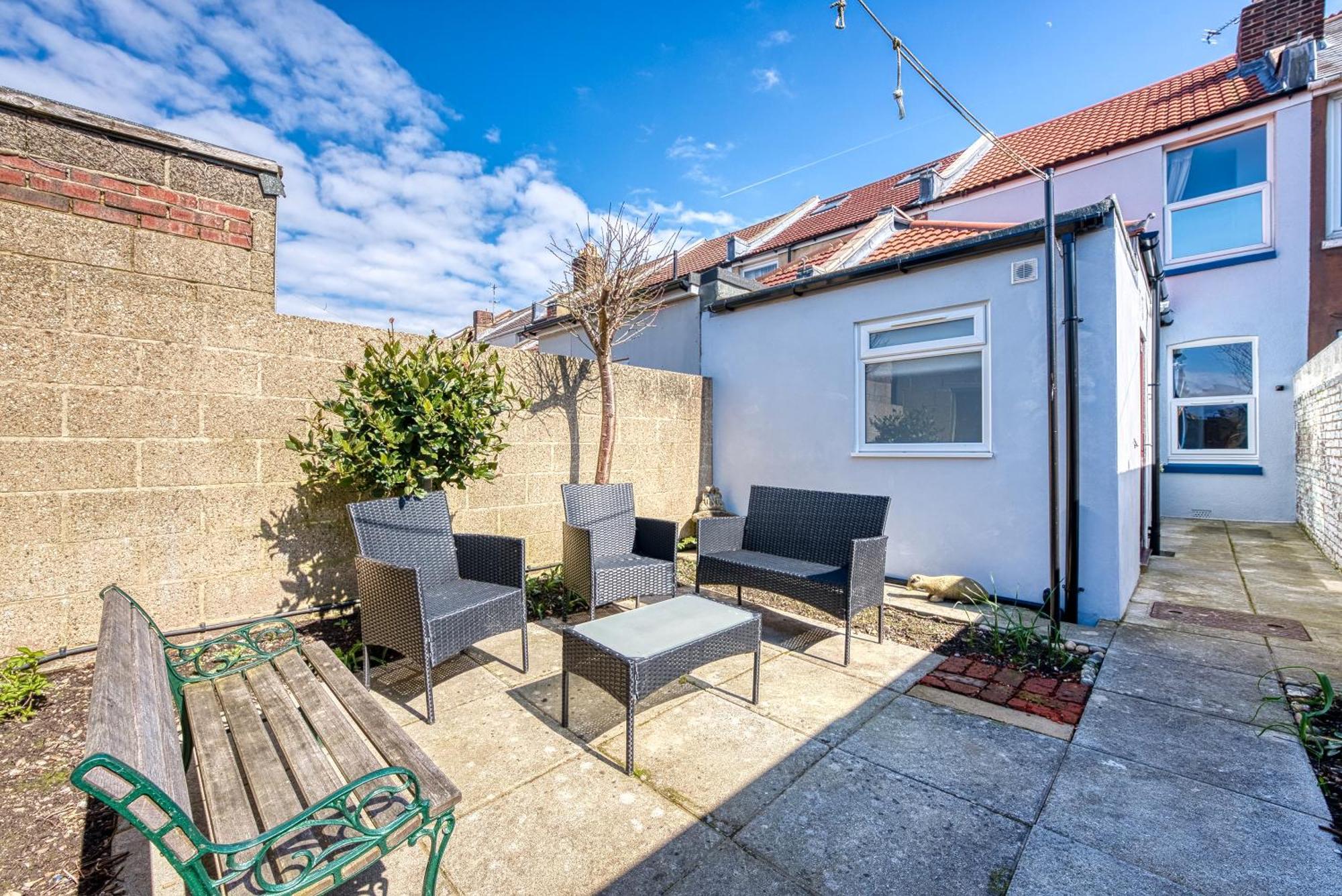 2 Bedrooms Modern, Stunning & Stylish Contractor House, Prime Portsmouth Location With Free Parking Permit, Summer Special Offer!! - By Blue Puffin Stays ภายนอก รูปภาพ