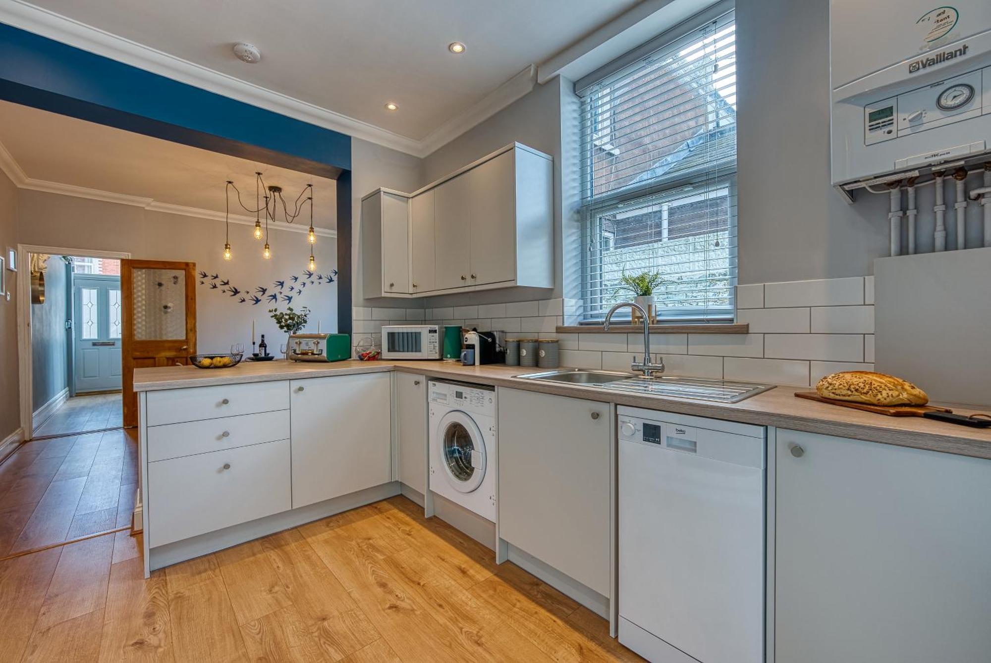 2 Bedrooms Modern, Stunning & Stylish Contractor House, Prime Portsmouth Location With Free Parking Permit, Summer Special Offer!! - By Blue Puffin Stays ภายนอก รูปภาพ