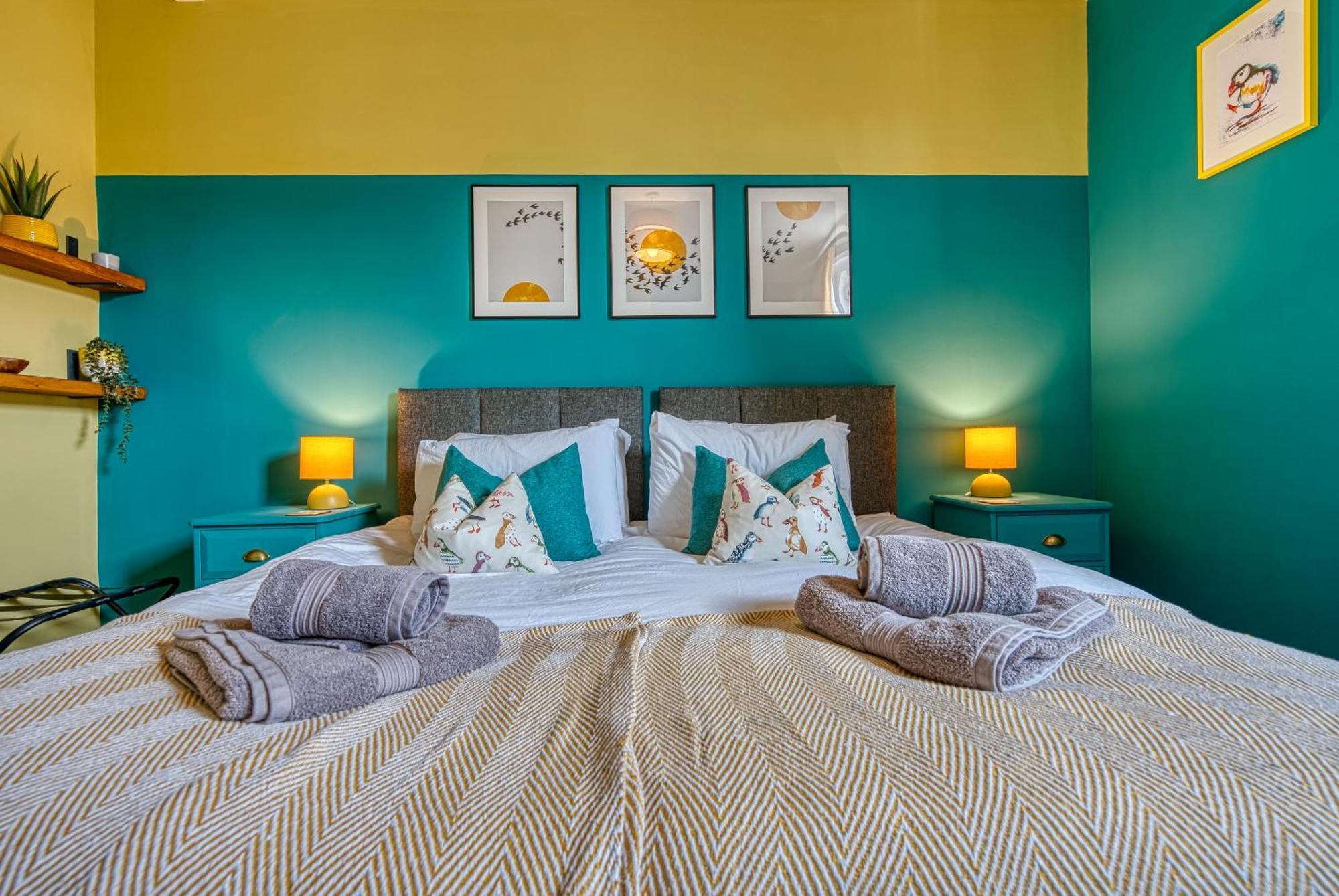 2 Bedrooms Modern, Stunning & Stylish Contractor House, Prime Portsmouth Location With Free Parking Permit, Summer Special Offer!! - By Blue Puffin Stays ภายนอก รูปภาพ