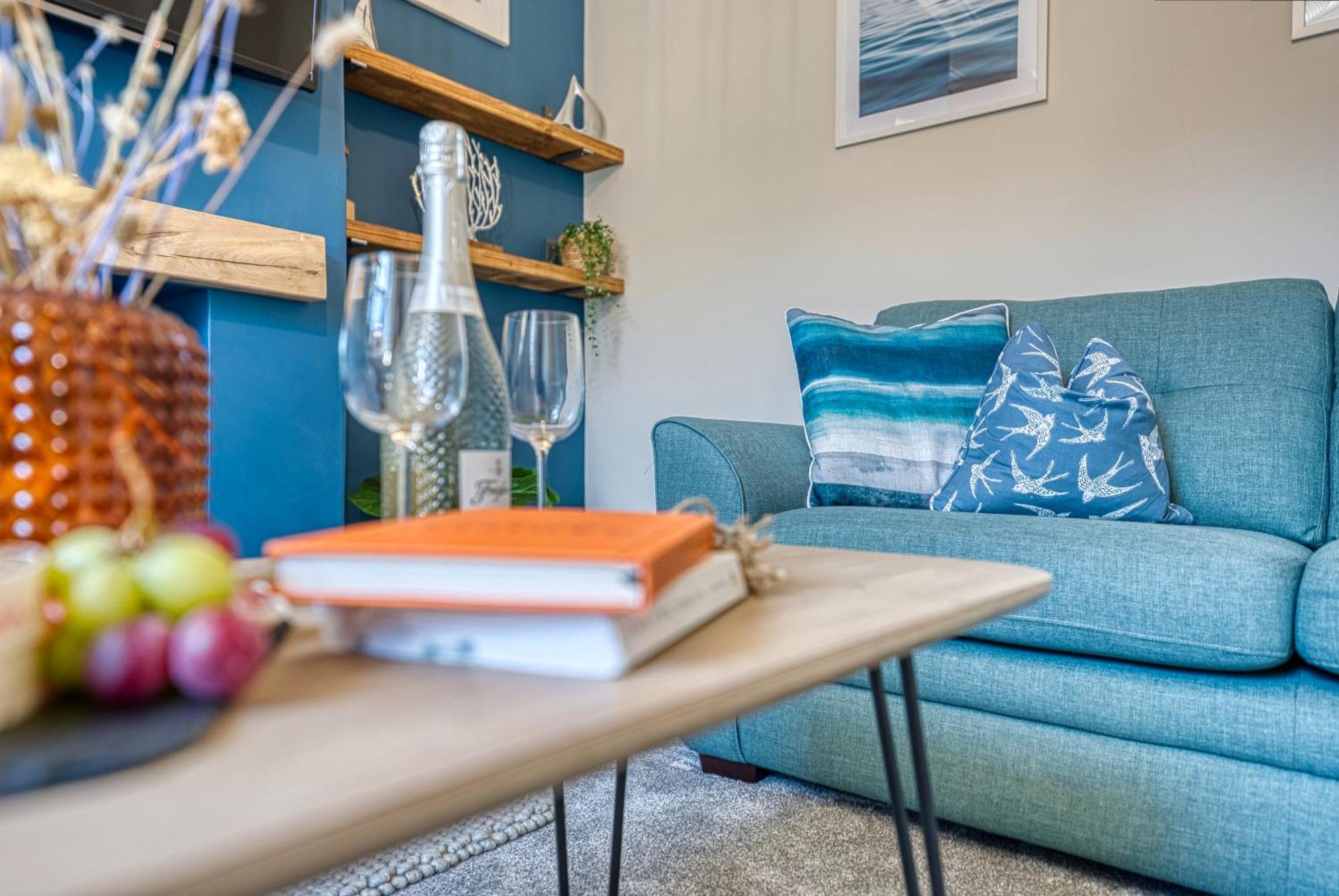 2 Bedrooms Modern, Stunning & Stylish Contractor House, Prime Portsmouth Location With Free Parking Permit, Summer Special Offer!! - By Blue Puffin Stays ภายนอก รูปภาพ