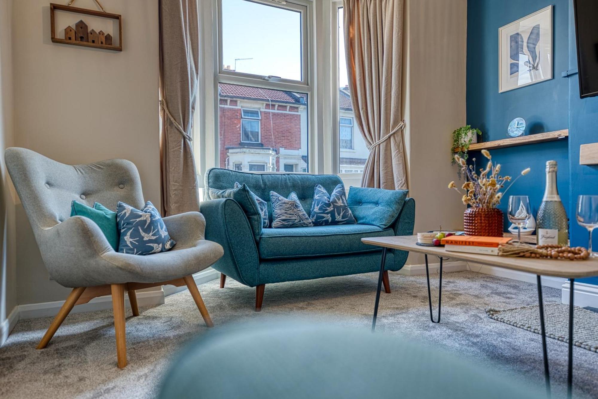 2 Bedrooms Modern, Stunning & Stylish Contractor House, Prime Portsmouth Location With Free Parking Permit, Summer Special Offer!! - By Blue Puffin Stays ภายนอก รูปภาพ