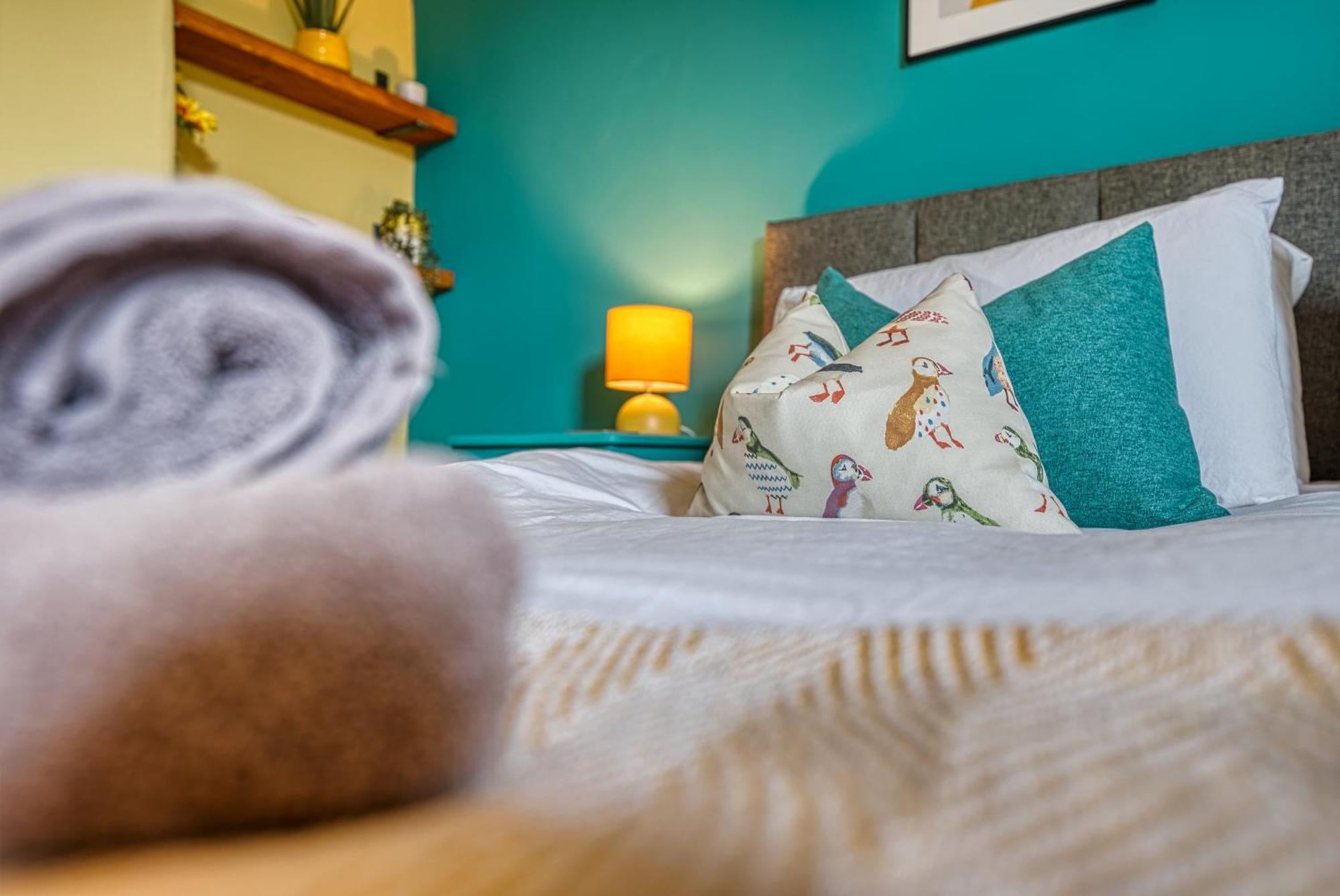 2 Bedrooms Modern, Stunning & Stylish Contractor House, Prime Portsmouth Location With Free Parking Permit, Summer Special Offer!! - By Blue Puffin Stays ภายนอก รูปภาพ
