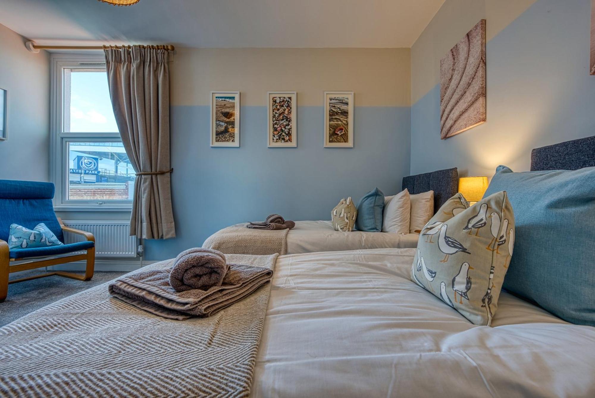 2 Bedrooms Modern, Stunning & Stylish Contractor House, Prime Portsmouth Location With Free Parking Permit, Summer Special Offer!! - By Blue Puffin Stays ภายนอก รูปภาพ