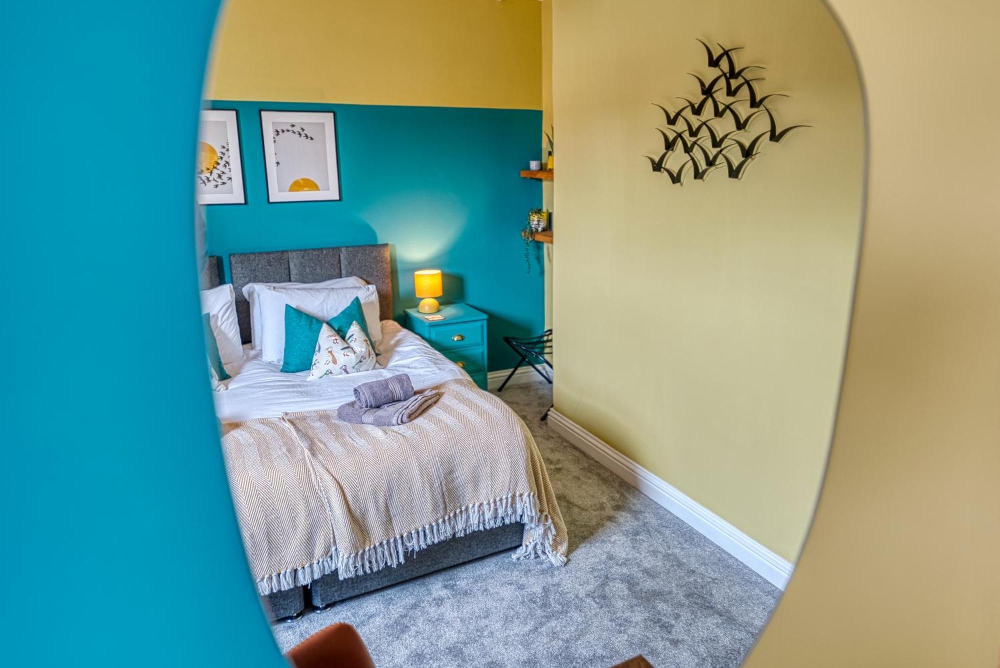 2 Bedrooms Modern, Stunning & Stylish Contractor House, Prime Portsmouth Location With Free Parking Permit, Summer Special Offer!! - By Blue Puffin Stays ภายนอก รูปภาพ