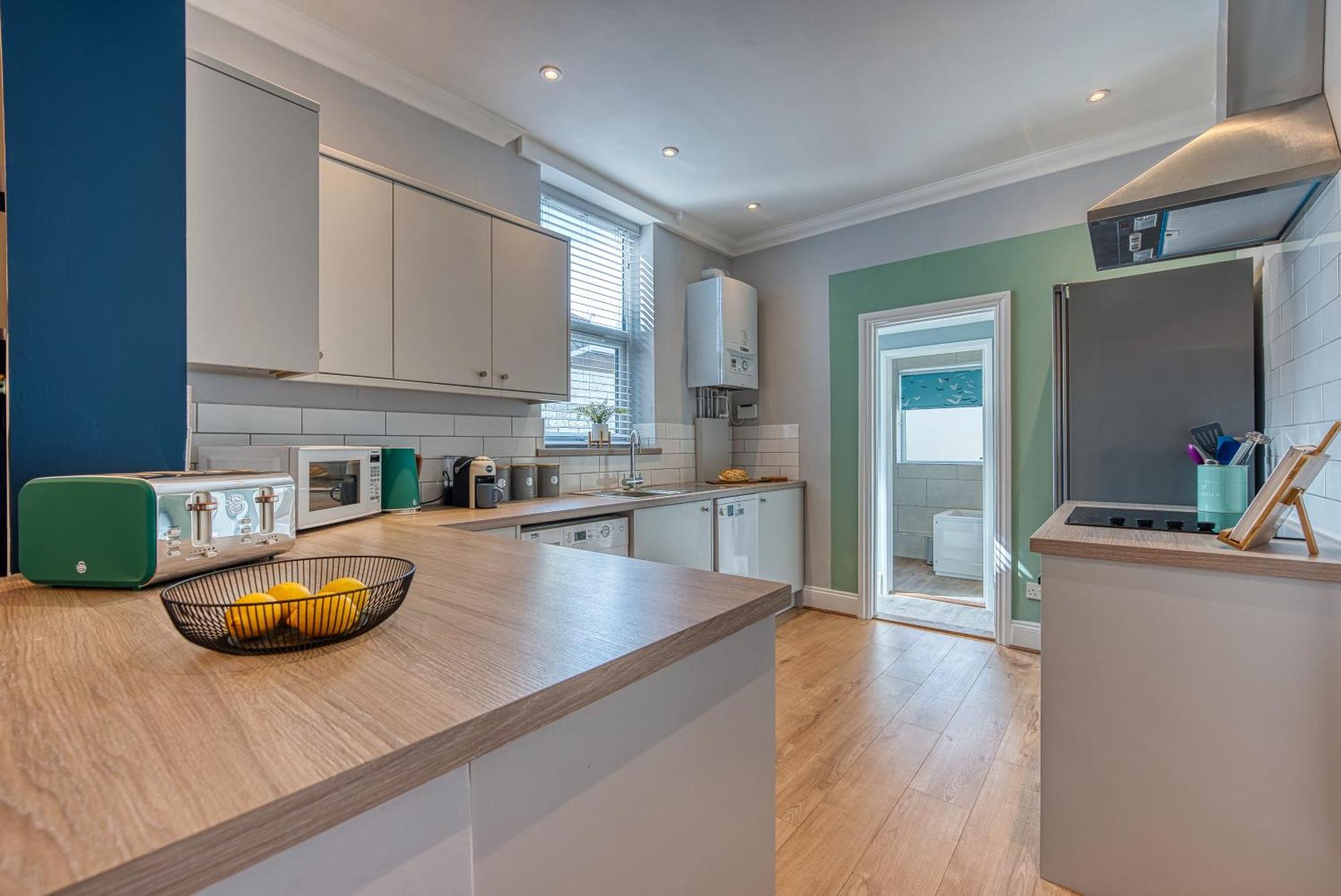 2 Bedrooms Modern, Stunning & Stylish Contractor House, Prime Portsmouth Location With Free Parking Permit, Summer Special Offer!! - By Blue Puffin Stays ภายนอก รูปภาพ
